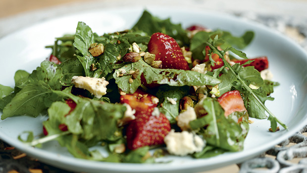 Strawberry, rocket and blue cheese salad with white pepper and balsamic glaze