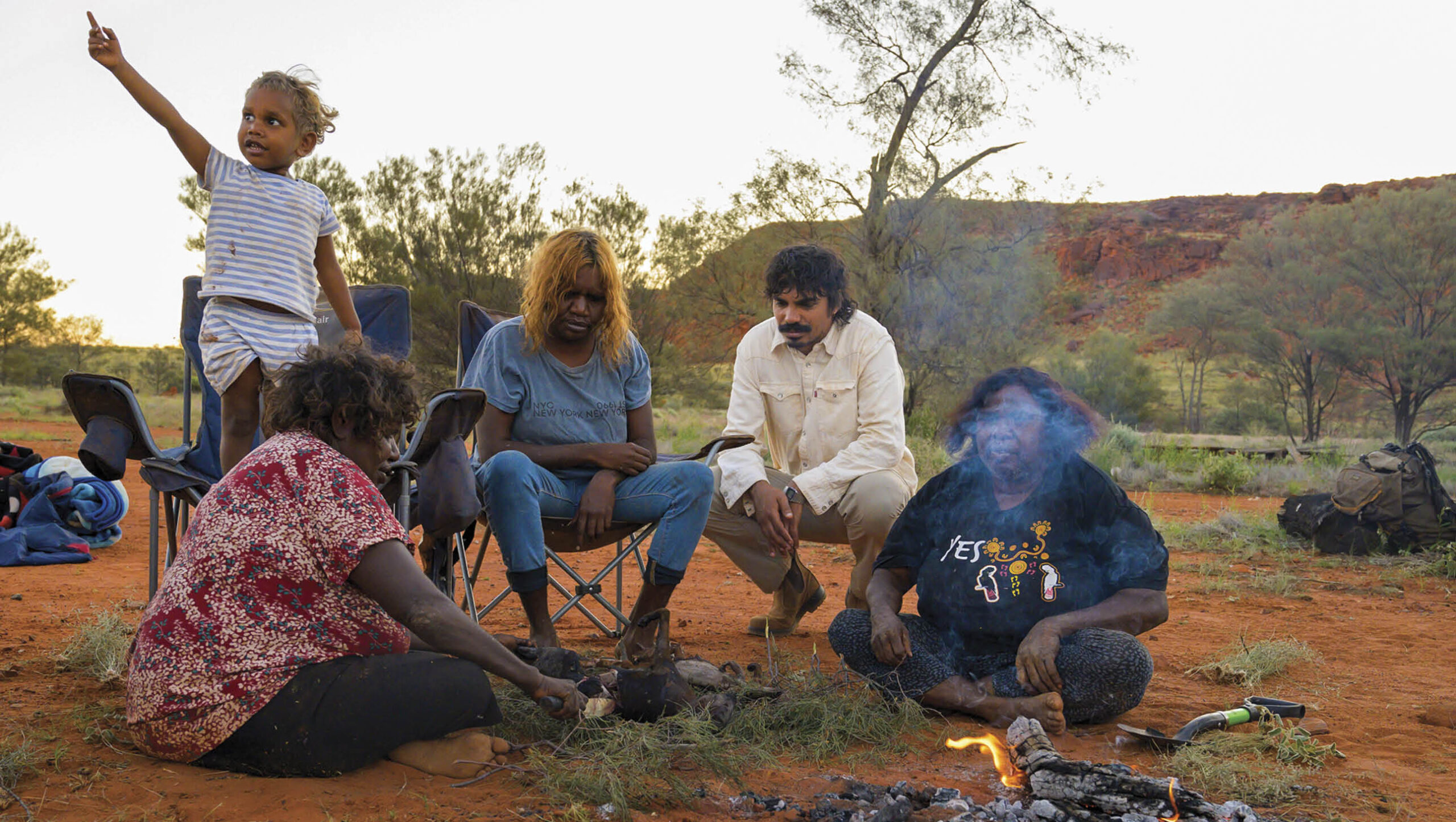 Tony Armstrong with members of the Kiwirrkurra community.